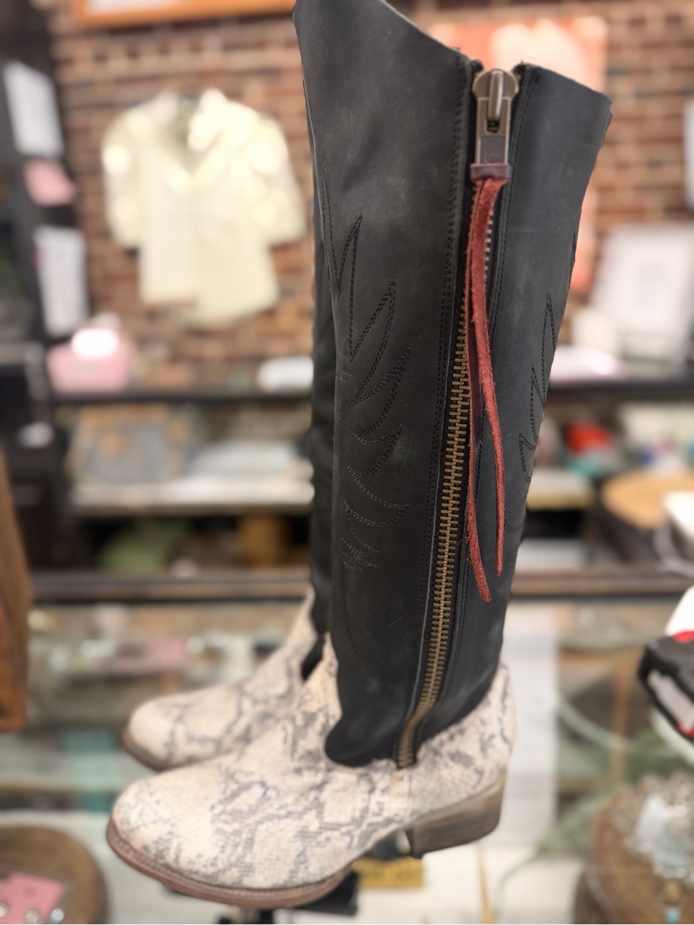 FREEBIRD Over-the-Knee Western Boots in Black and Snake-Print size 8